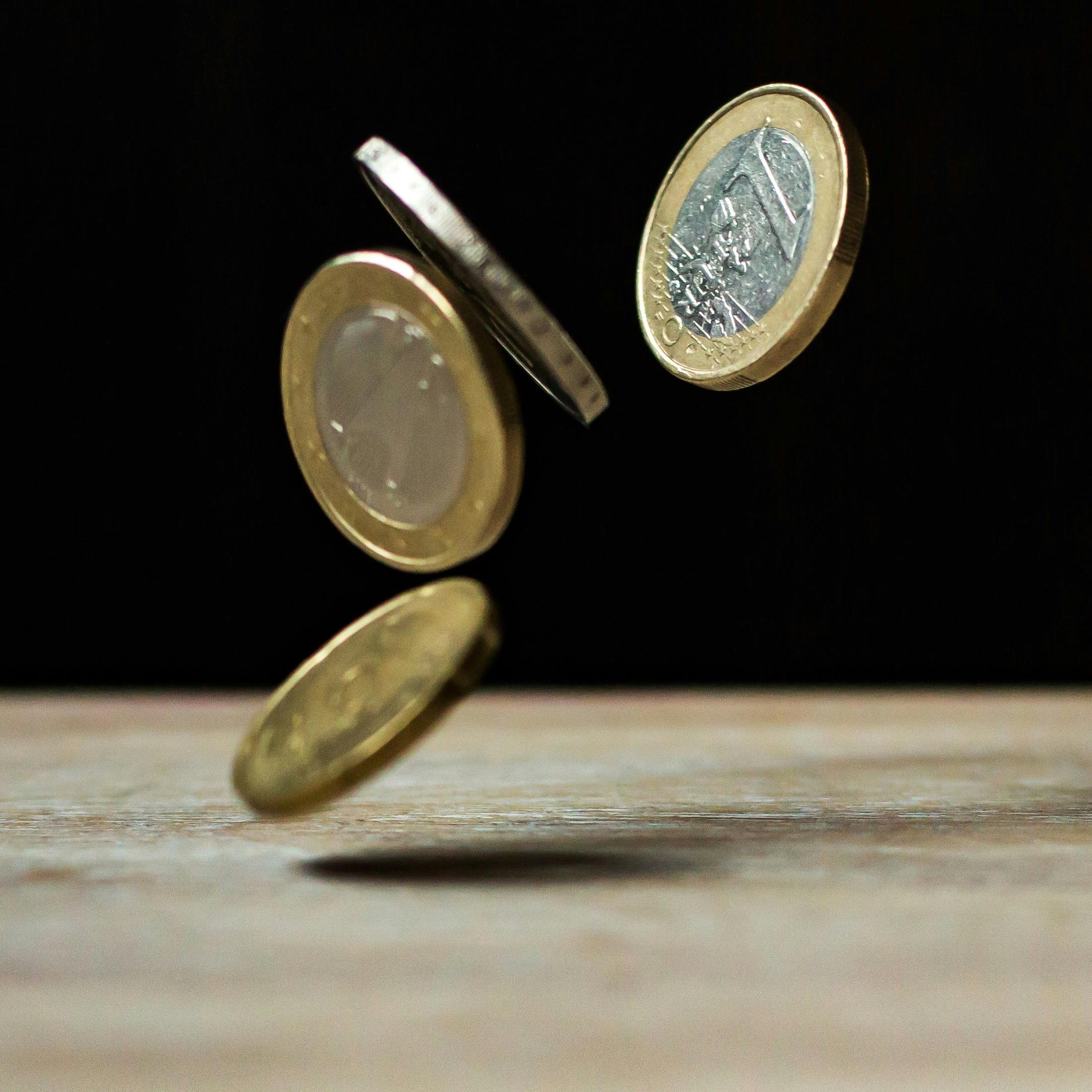 如何分析黄金金属图的市场表现?这些表现如何影响投资策略价值?