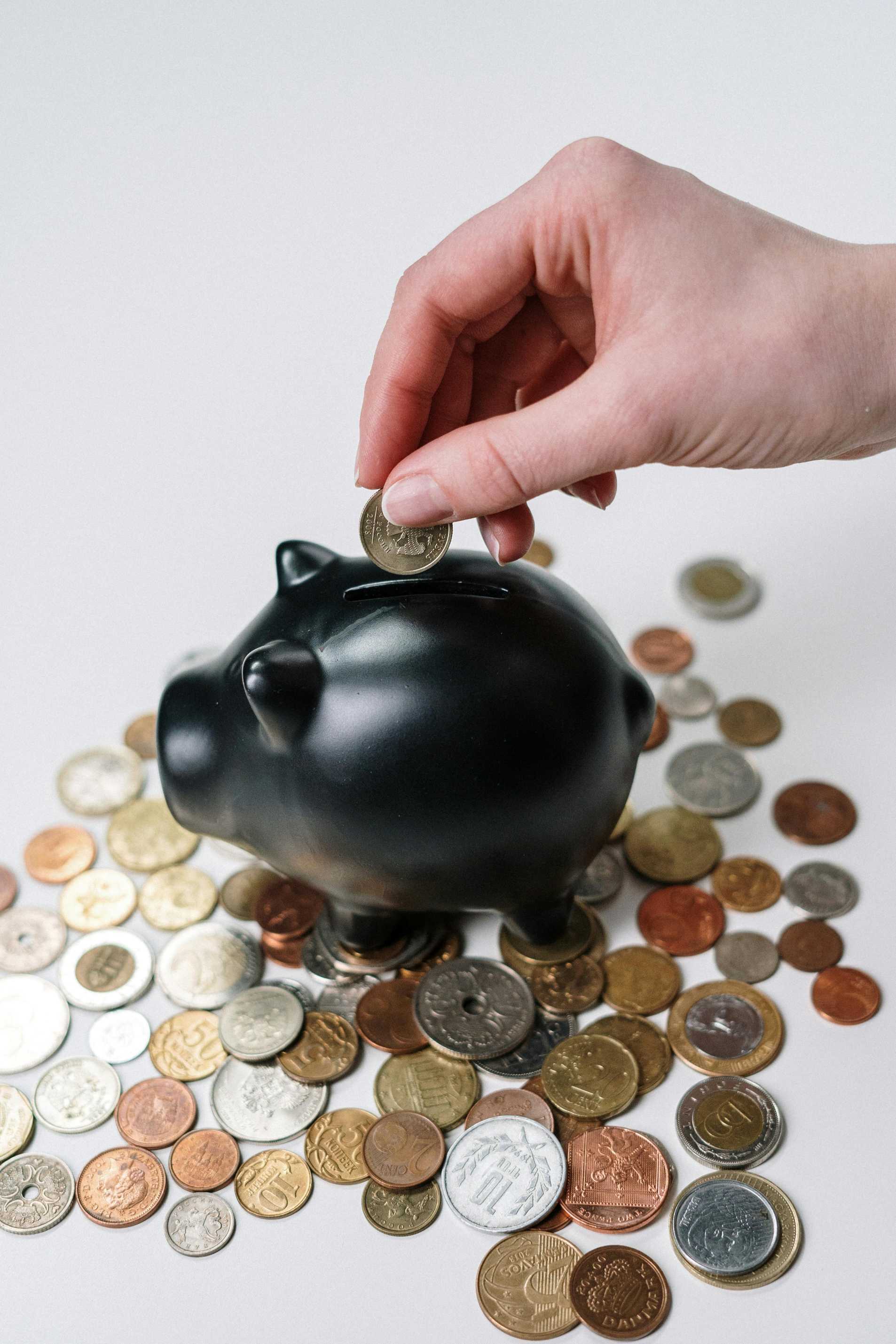 如何评估中国黄金牌金饰的价值？这些价值差异背后的原因是什么？