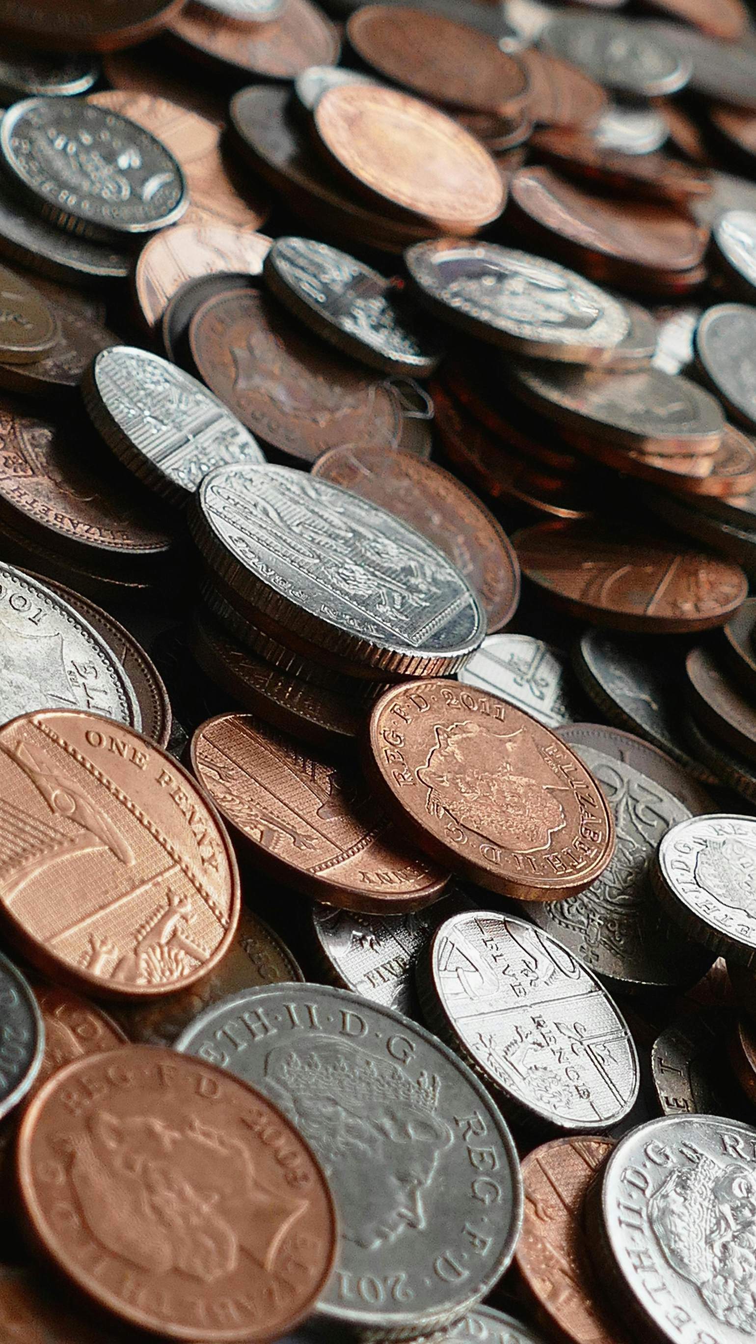 如何评估纸黄金的安全性？这种评估对投资选择有何影响？